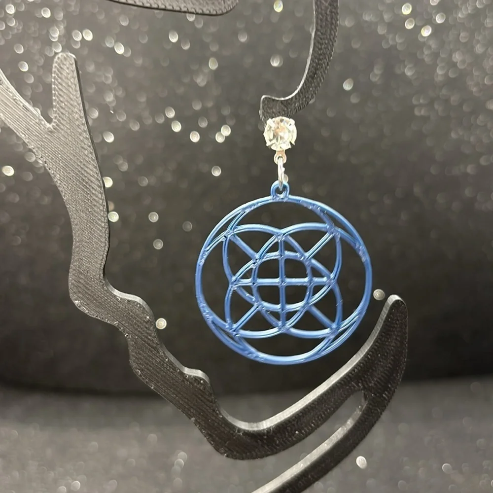 The Minimal Arc Earrings - Picture 3 of 3